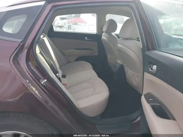 5XXGT4L37JG249804 2018 KIA OPTIMA - Image 8