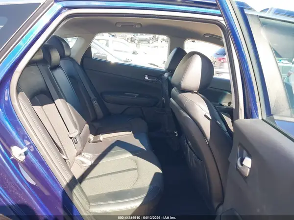 5XXGT4L37JG250371 2018 KIA OPTIMA - Image 8