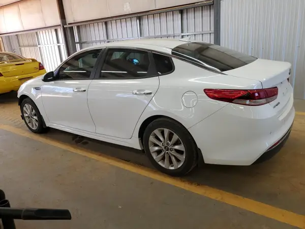 5XXGT4L37JG250984 2018 KIA OPTIMA - Image 2