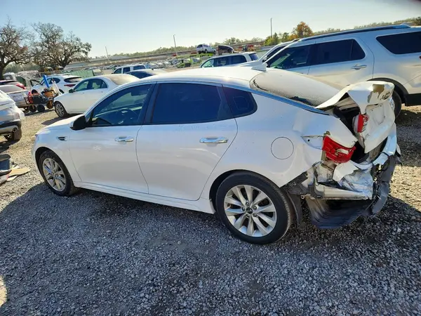 5XXGT4L37JG251438 2018 KIA OPTIMA - Image 2