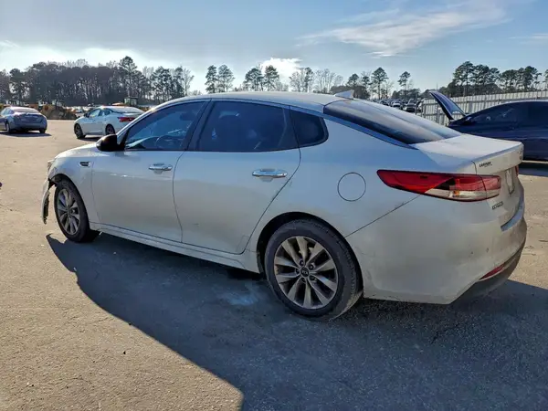 5XXGT4L37JG251505 2018 KIA OPTIMA - Image 2
