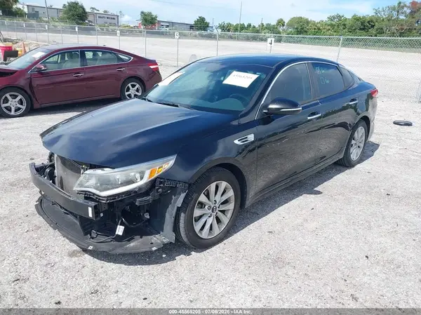 5XXGT4L37JG252377 2018 KIA OPTIMA - Image 2
