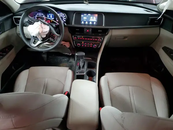 5XXGT4L37JG252511 2018 KIA OPTIMA - Image 8