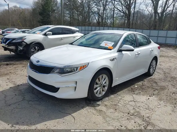 5XXGT4L37JG256218 2018 KIA OPTIMA - Image 2