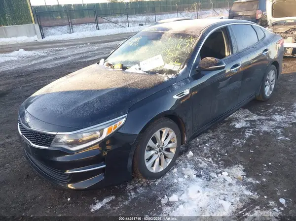5XXGT4L37JG256493 2018 KIA OPTIMA - Image 2