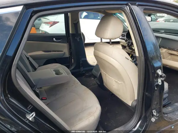 5XXGT4L37JG258468 2018 KIA OPTIMA - Image 8