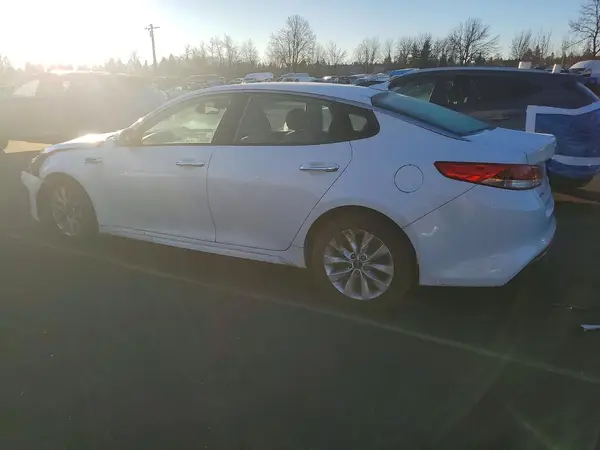 5XXGT4L37JG258664 2018 KIA OPTIMA - Image 2