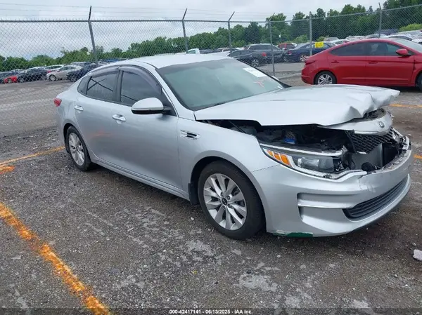 5XXGT4L37JG258812 2018 KIA OPTIMA - Image 1