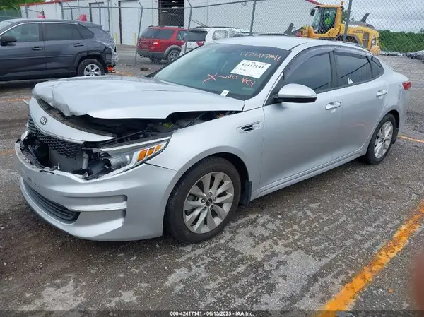 5XXGT4L37JG258812 2018 KIA OPTIMA - Image 2