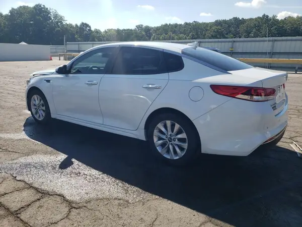 5XXGT4L37JG259085 2018 KIA OPTIMA - Image 2