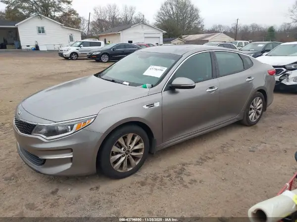 5XXGT4L37JG259457 2018 KIA OPTIMA - Image 2
