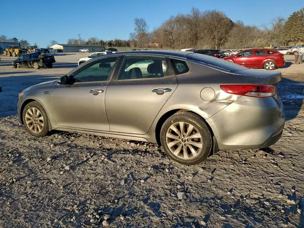 5XXGT4L37JG259684 2018 KIA OPTIMA - Image 2