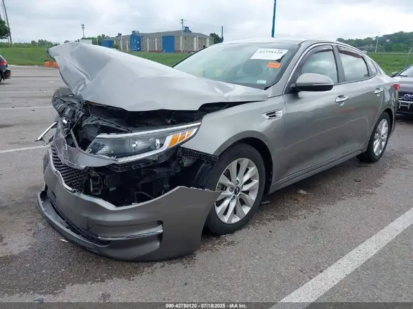 5XXGT4L37JG260656 2018 KIA OPTIMA - Image 2
