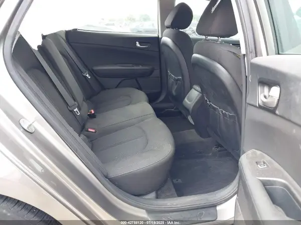 5XXGT4L37JG260656 2018 KIA OPTIMA - Image 8
