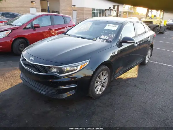 5XXGT4L37JG261340 2018 KIA OPTIMA - Image 2