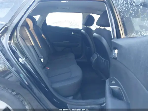 5XXGT4L37JG261497 2018 KIA OPTIMA - Image 8