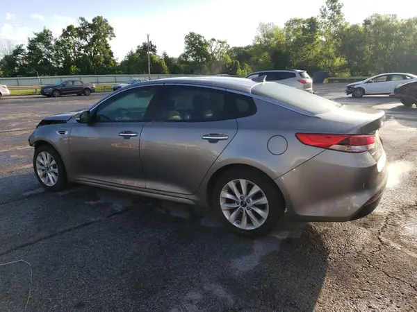 5XXGT4L37JG263802 2018 KIA OPTIMA - Image 2