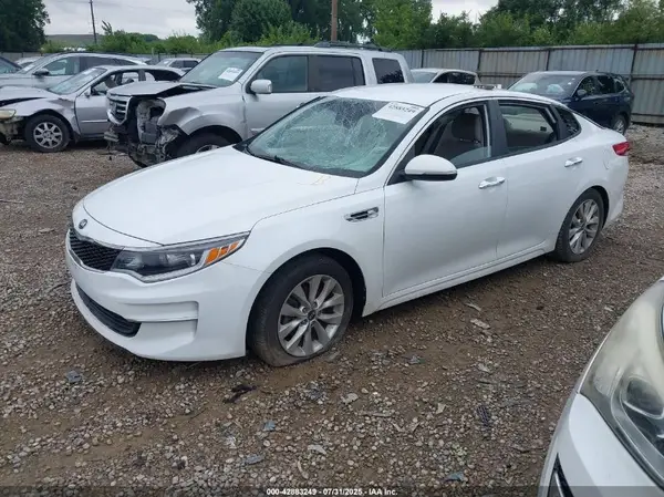 5XXGT4L37JG264559 2018 KIA OPTIMA - Image 2