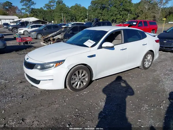 5XXGT4L37JG265887 2018 KIA OPTIMA - Image 2