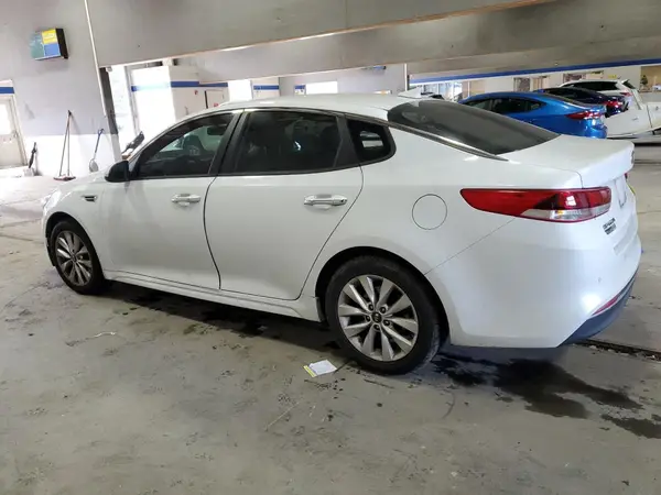 5XXGT4L37JG270118 2018 KIA OPTIMA - Image 2
