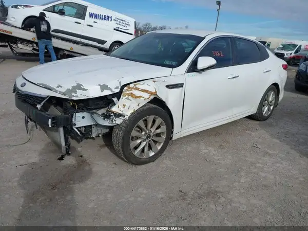 5XXGT4L37JG270801 2018 KIA OPTIMA - Image 2