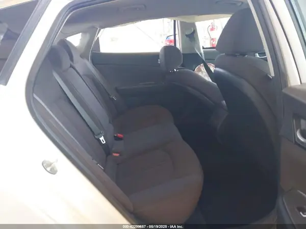 5XXGT4L37KG301109 2019 KIA OPTIMA - Image 8