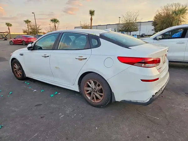 5XXGT4L37KG309808 2019 KIA OPTIMA - Image 2