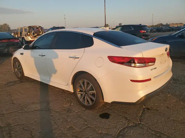 5XXGT4L37KG360838 2019 KIA OPTIMA - Image 2