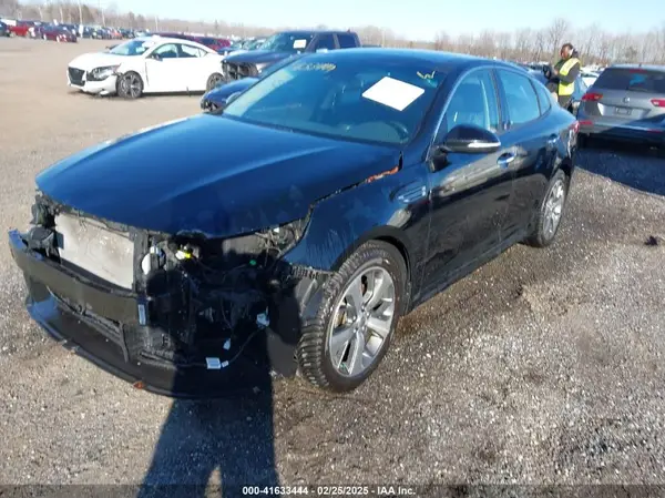 5XXGT4L37KG368275 2019 KIA OPTIMA - Image 2