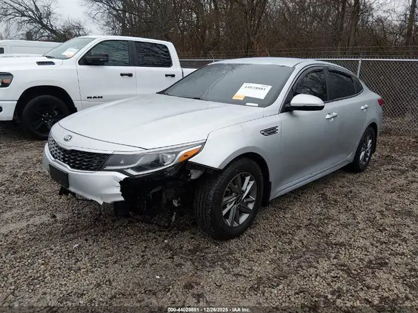 5XXGT4L37KG369328 2019 KIA OPTIMA - Image 2