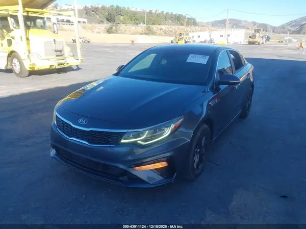 5XXGT4L37LG382873 2020 KIA OPTIMA - Image 2