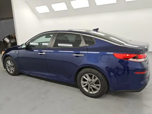 5XXGT4L37LG414138 2020 KIA OPTIMA - Image 2