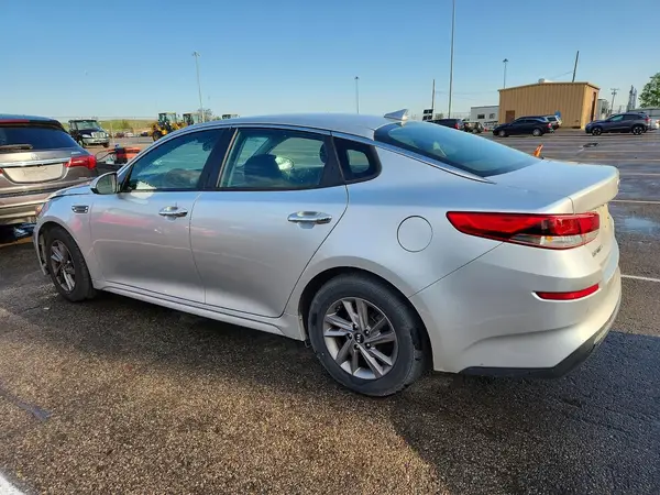 5XXGT4L37LG420585 2020 KIA OPTIMA - Image 2