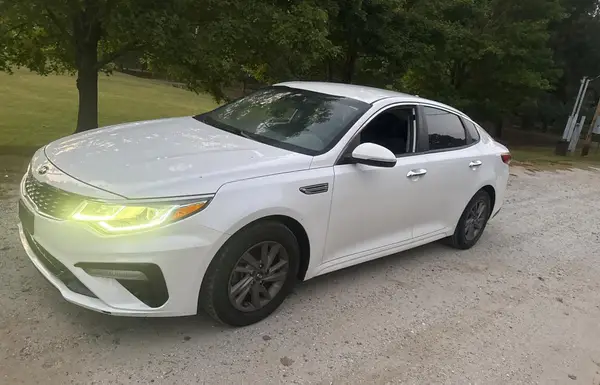 5XXGT4L37LG423518 2020 KIA OPTIMA - Image 2