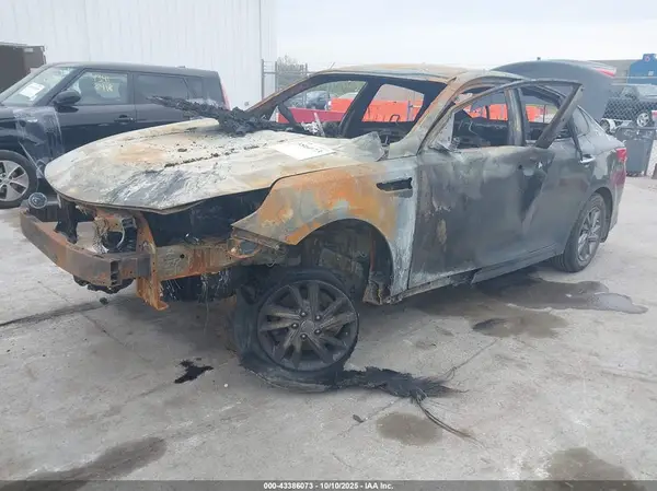 5XXGT4L37LG426774 2020 KIA OPTIMA - Image 2
