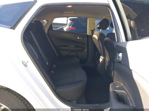 5XXGT4L38GG055453 2016 KIA OPTIMA - Image 8