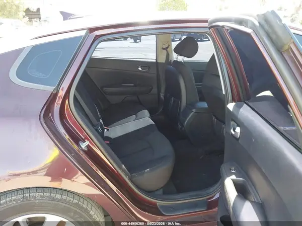 5XXGT4L38GG061303 2016 KIA OPTIMA - Image 8