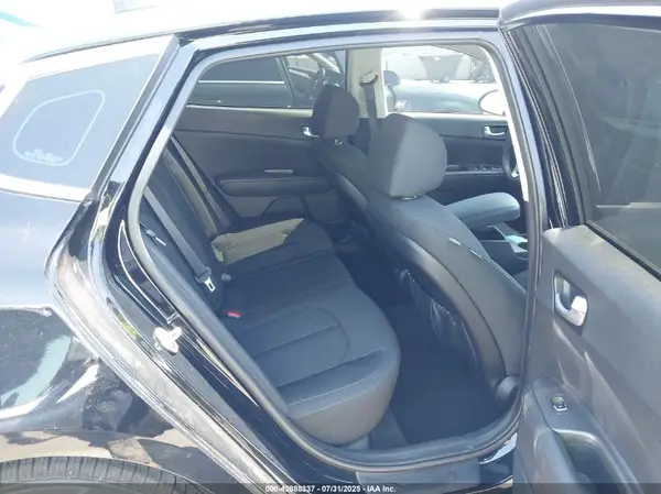 5XXGT4L38GG064072 2016 KIA OPTIMA - Image 8