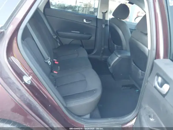 5XXGT4L38GG088310 2016 KIA OPTIMA - Image 8