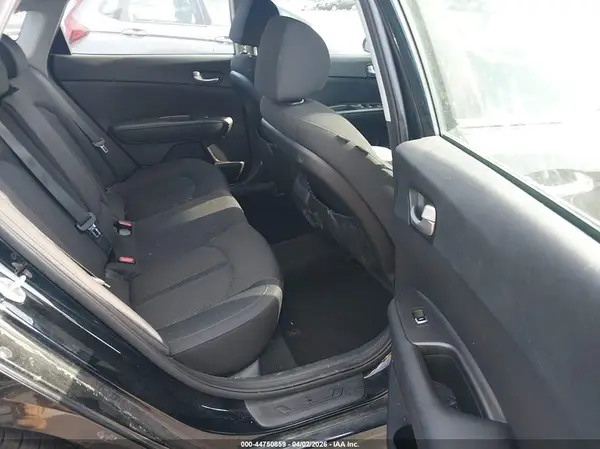 5XXGT4L38GG100827 2016 KIA OPTIMA - Image 8