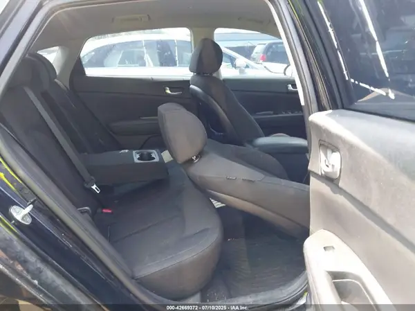 5XXGT4L38GG102755 2016 KIA OPTIMA - Image 8