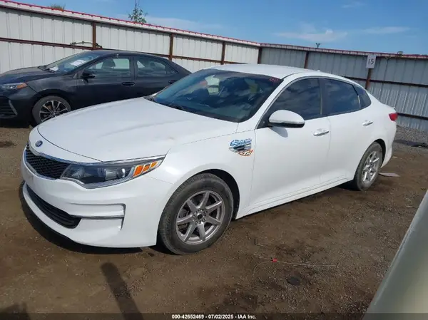 5XXGT4L38GG121337 2016 KIA OPTIMA - Image 2