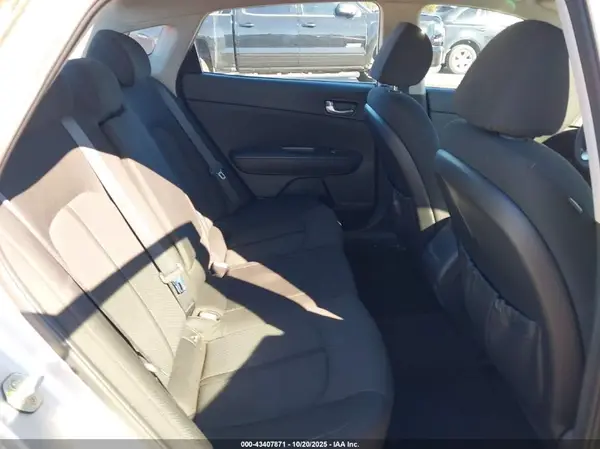 5XXGT4L38HG121789 2017 KIA OPTIMA - Image 8