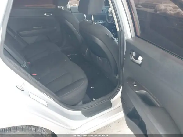 5XXGT4L38HG124191 2017 KIA OPTIMA - Image 8