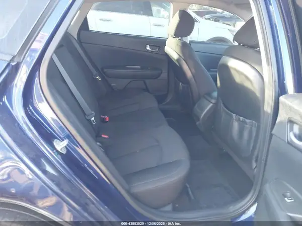 5XXGT4L38HG134767 2017 KIA OPTIMA - Image 8