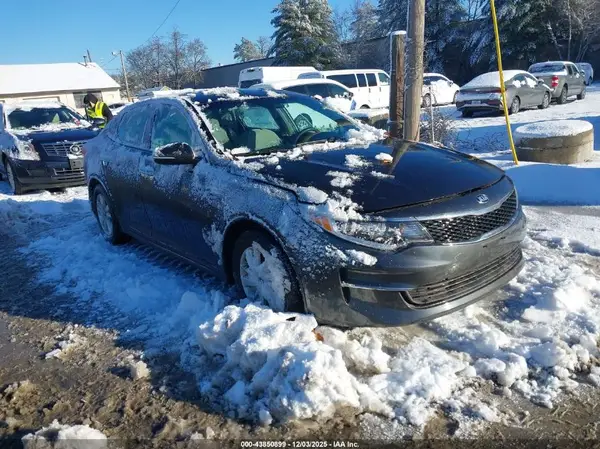 5XXGT4L38HG135272 2017 KIA OPTIMA - Image 1