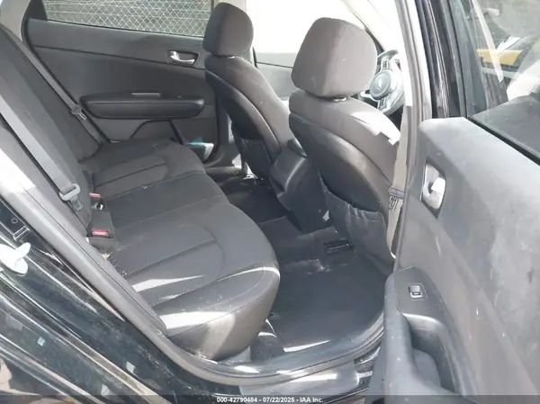5XXGT4L38HG136597 2017 KIA OPTIMA - Image 8