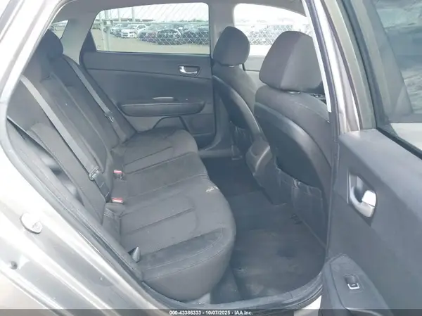 5XXGT4L38HG147714 2017 KIA OPTIMA - Image 8