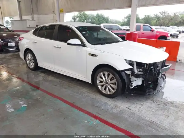 5XXGT4L38HG154646 2017 KIA OPTIMA - Image 1