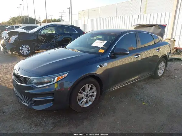 5XXGT4L38HG158423 2017 KIA OPTIMA - Image 2